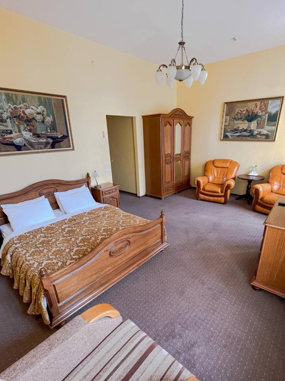 Wien Hotel Lviv Kültér fotó
